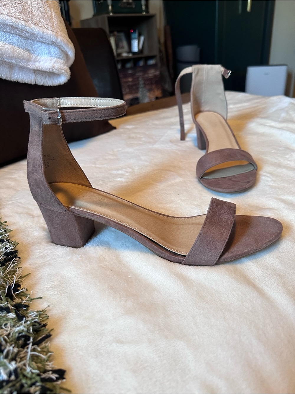 Classic Ankle-Strap Block Heel Sandals - Taupe